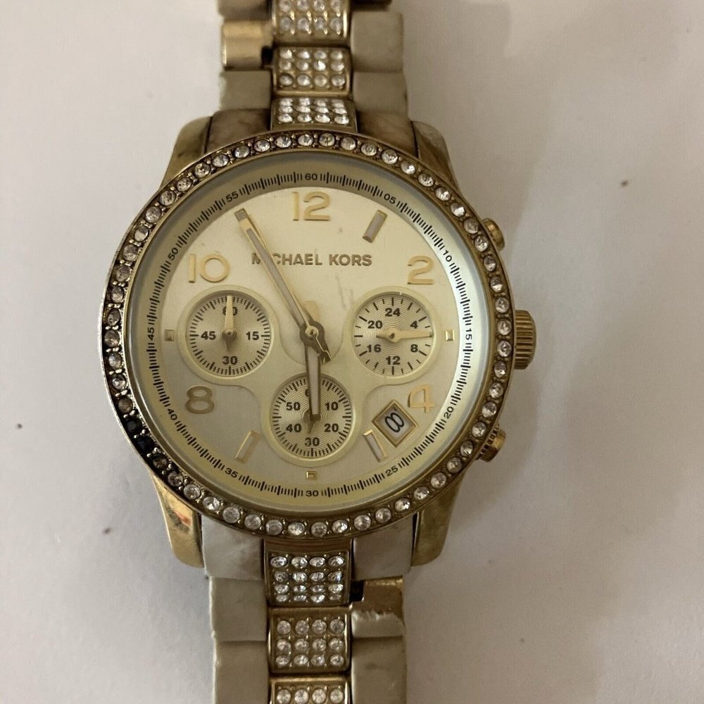 Michael Kors Watch Needs Battery And Can Be Used For Pieces - Picture 3 of 7